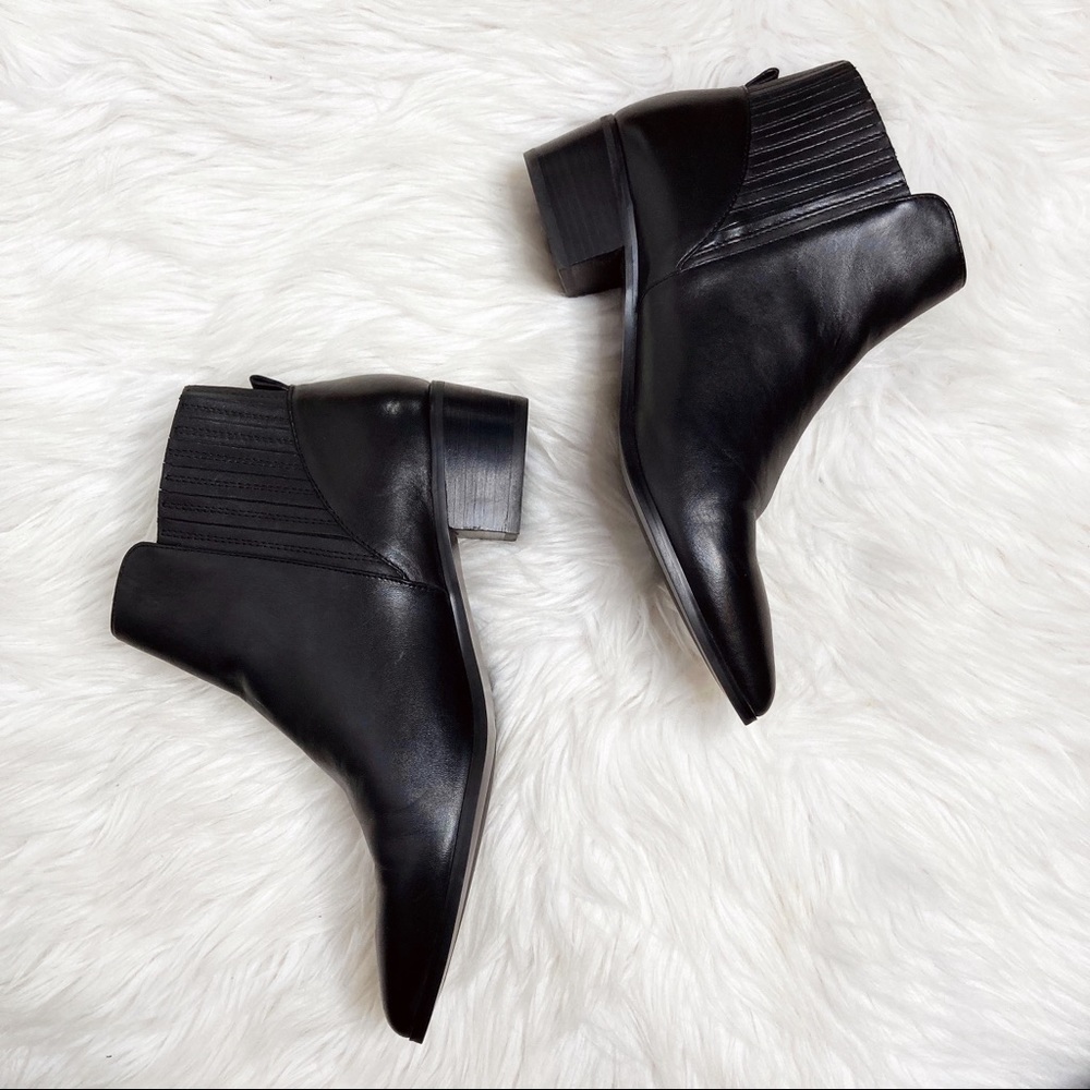HALOGEN Skylar Leather Pointy Toe Chelsea Bootie - Picture 4 of 11